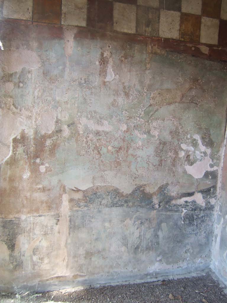 V.4.a Pompeii. May 2006. Remains of hunting fresco with life-size animals on west wall of garden area.