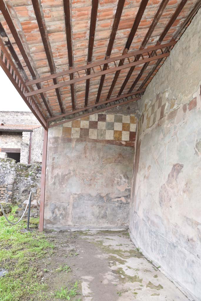 V.4.a Pompeii. March 2018. Room ‘l’ (L), looking towards west wall and north-west corner.      
Foto Annette Haug, ERC Grant 681269 DÉCOR
