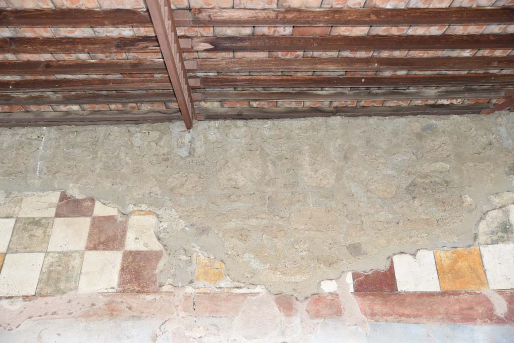 V.4.a Pompeii. March 2018. Room ‘l’ (L), detail from upper north wall.       
Foto Annette Haug, ERC Grant 681269 DÉCOR

