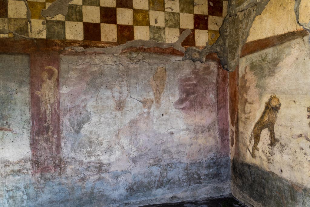 V.4.a Pompeii. January 2023. Hunting fresco with life-size animals in south-east corner. Photo courtesy of Johannes Eber.