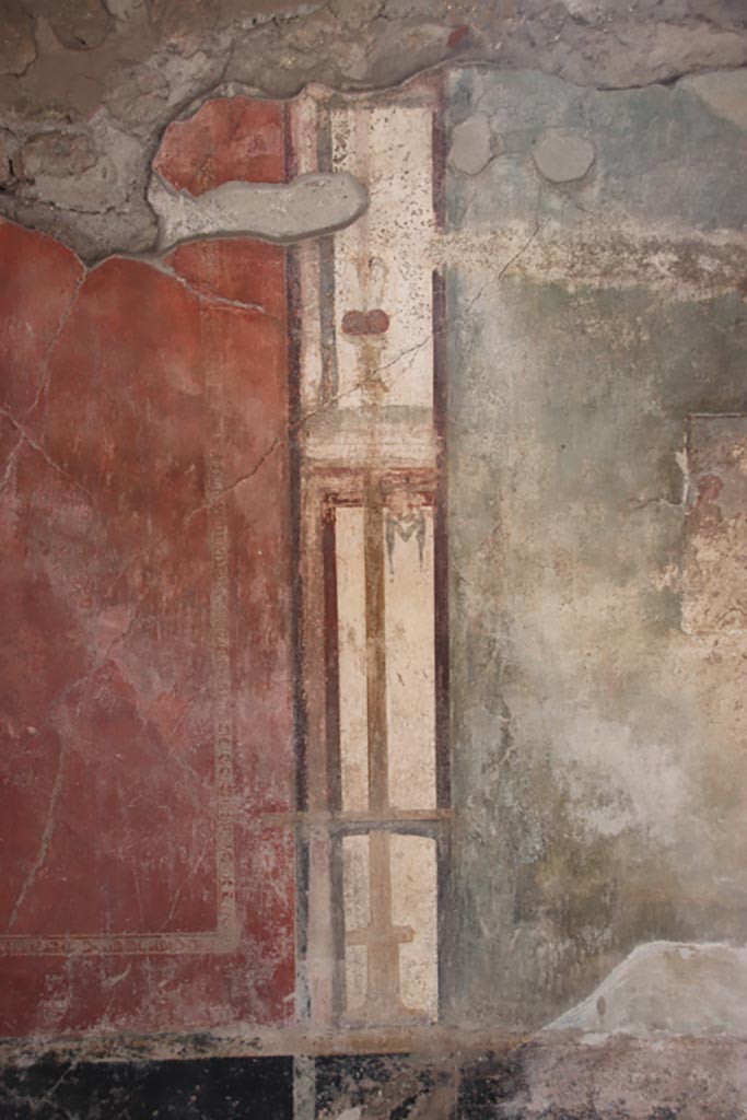V.4.a Pompeii. October 2023. 
Room ‘s’, detail from south wall in south-east corner. Photo courtesy of Klaus Heese.
