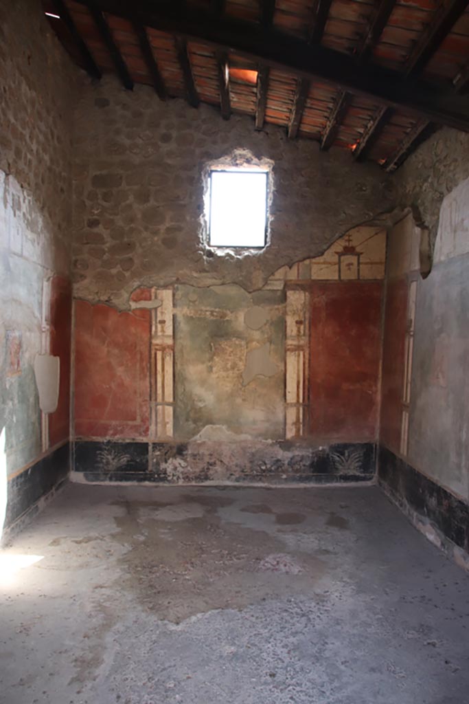 V.4.a Pompeii. October 2023. Room ‘s’, looking towards south wall. Photo courtesy of Klaus Heese.