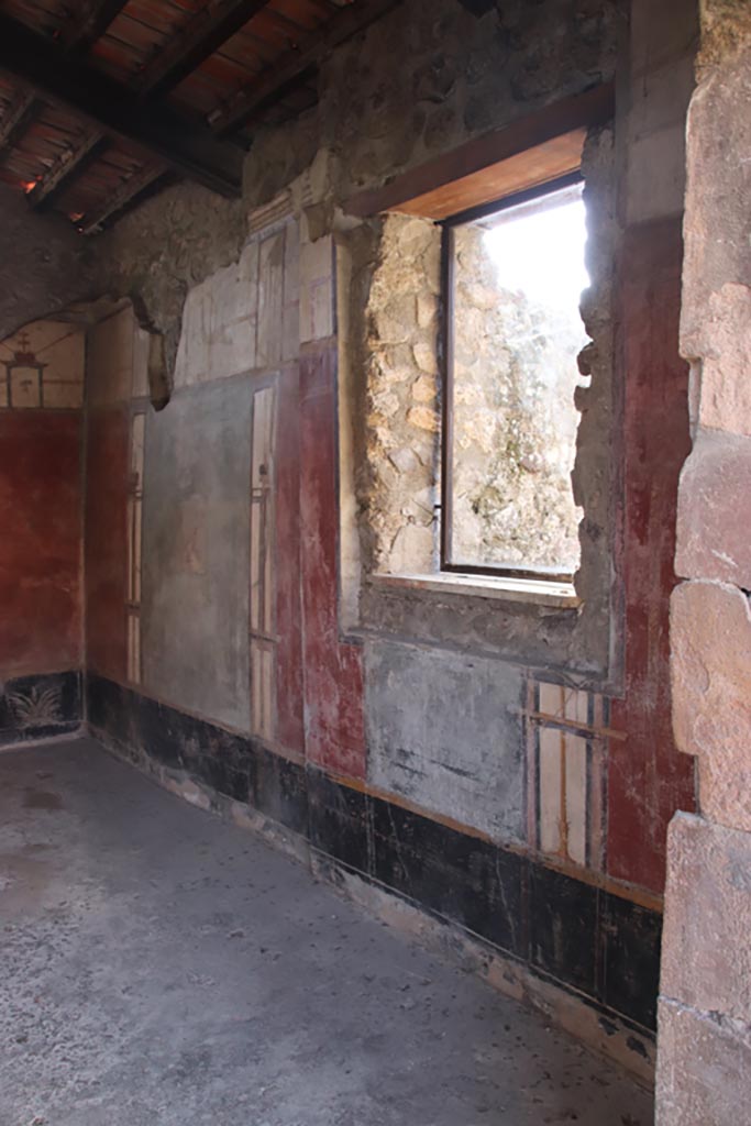 V.4.a Pompeii. October 2023. Room ‘s’, looking south along west wall. Photo courtesy of Klaus Heese.
