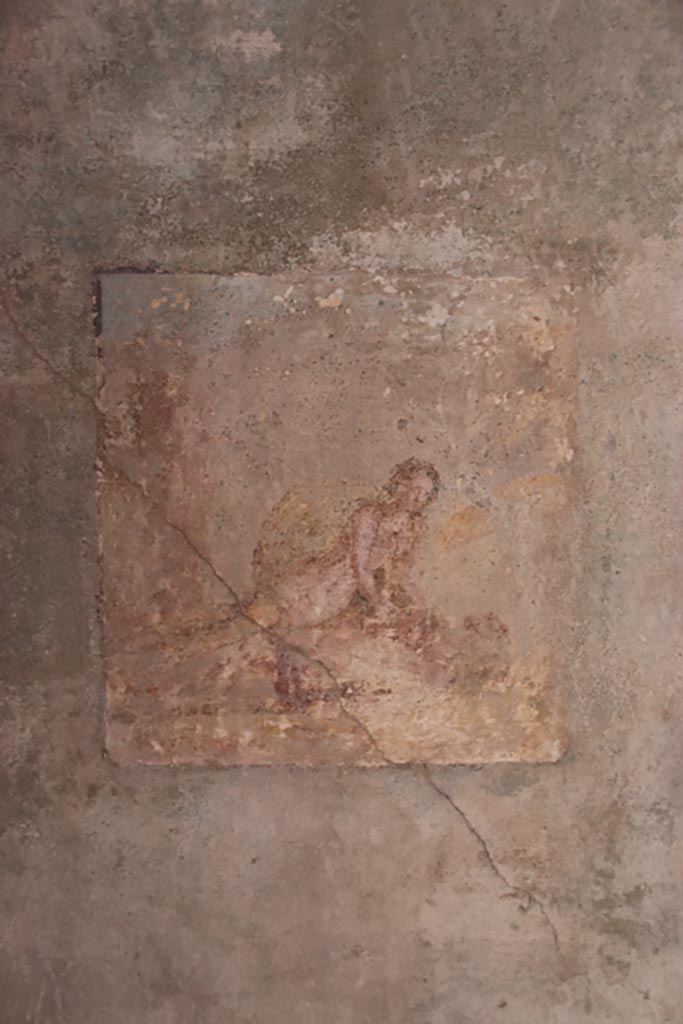 V.4.a Pompeii. October 2023. 
Room ‘s’, west wall with painting of Pyramus and Thisbe. Photo courtesy of Klaus Heese.
