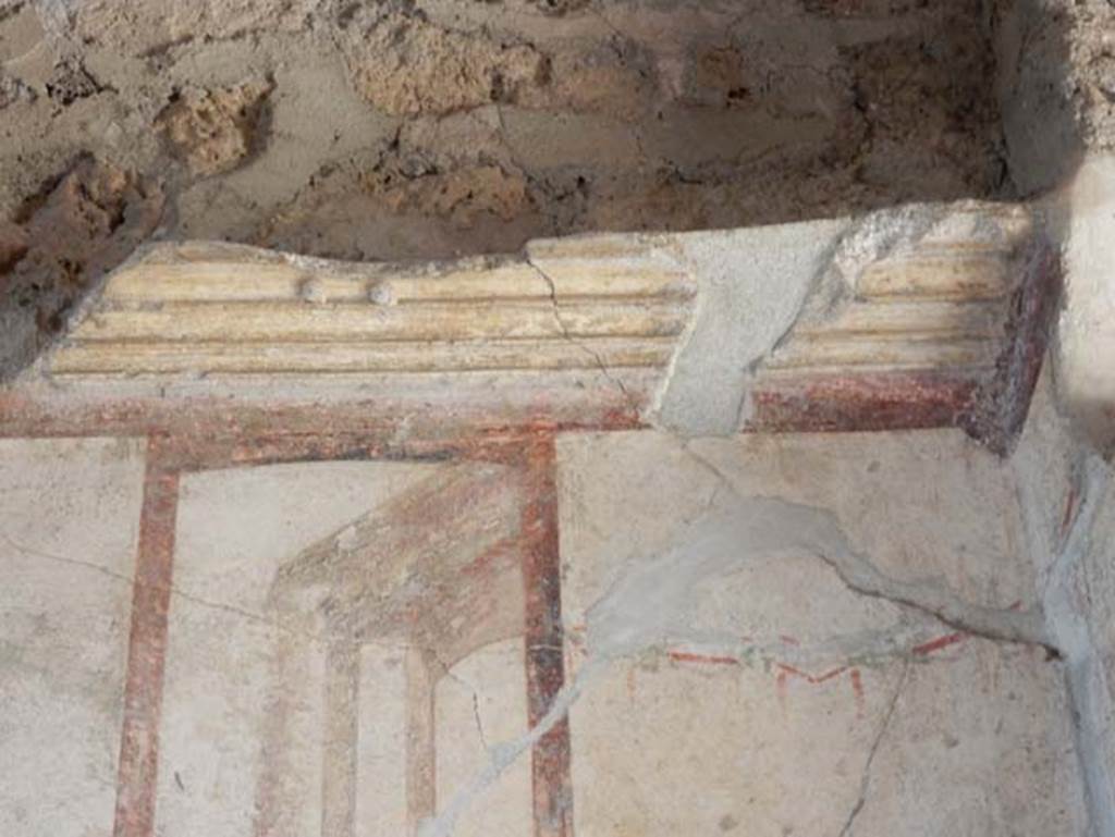 V.4.a Pompeii. May 2015. Detail from upper west wall. Photo courtesy of Buzz Ferebee.