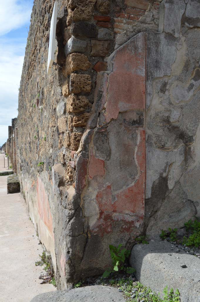 V.5.3 Pompeii. March 2018. Detail from west (left) side of entrance doorway.
Foto Taylor Lauritsen, ERC Grant 681269 DÉCOR.
