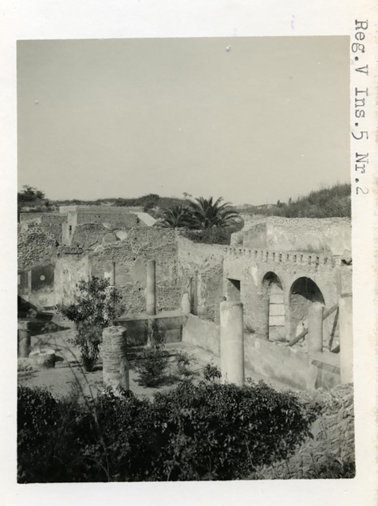 V.5.3 Pompeii but shown as V.5.2 on photo. Pre-1937-39. Looking north-west across north side of peristyle.
Photo courtesy of American Academy in Rome, Photographic Archive. Warsher collection no. 1806.
