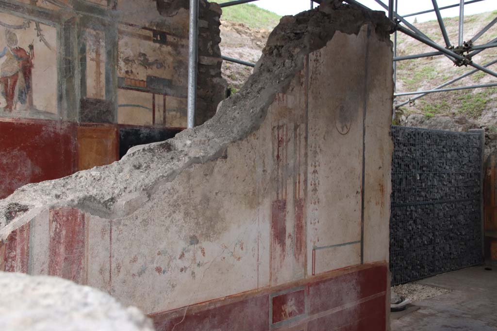 V.6.12 Pompeii. October 2020. North wall of cubiculum, with doorway to atrium, on right. Photo courtesy of Klaus Heese.