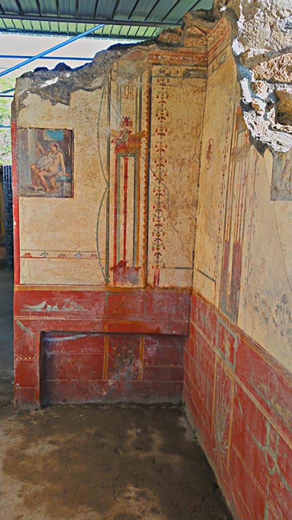 V.6.12 Pompeii. December 2019. 
Looking towards east wall in cubiculum. Photo courtesy of Giuseppe Ciaramella.
