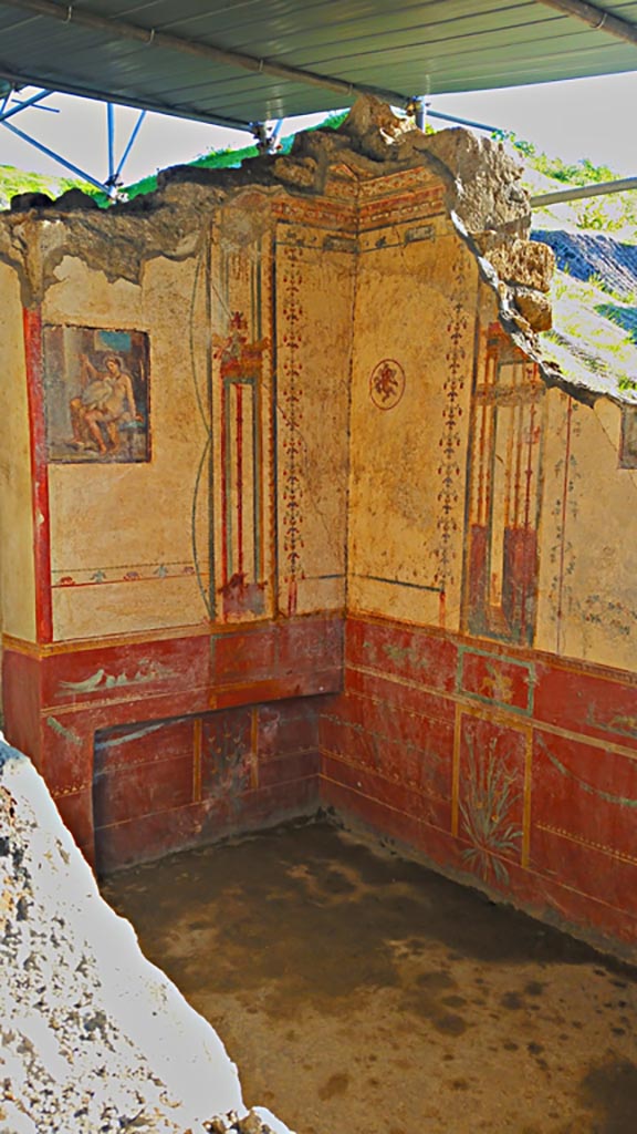 V.6.12 Pompeii. December 2019. 
South-east corner of cubiculum, with bed recess. Photo courtesy of Giuseppe Ciaramella.
