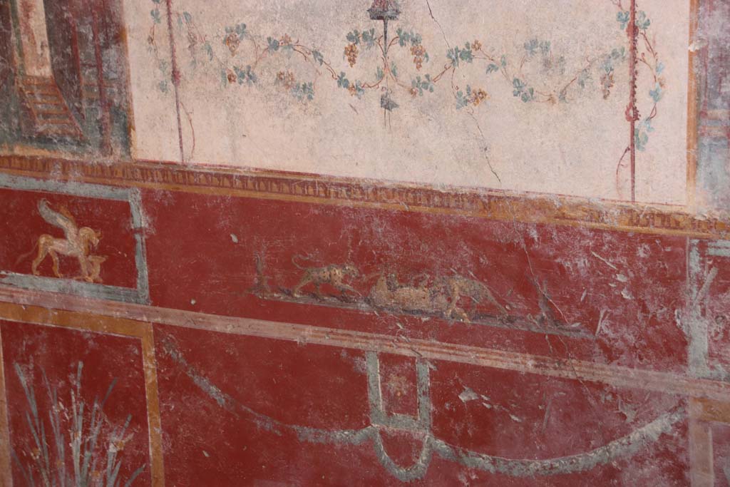 V.6.12 Pompeii. October 2020. Centre of red zoccolo/dado on south wall of cubiculum. Photo courtesy of Klaus Heese.