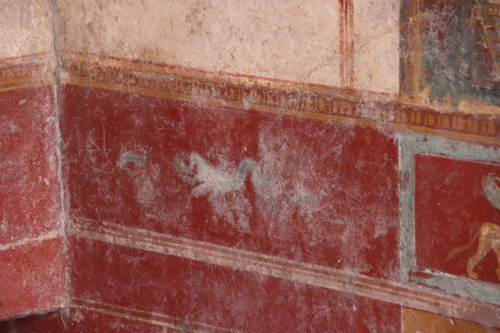 V.6.12 Pompeii. October 2020. Painted dolphin and sea creature in zoccolo/dado at east end of south wall. Photo courtesy of Klaus Heese 