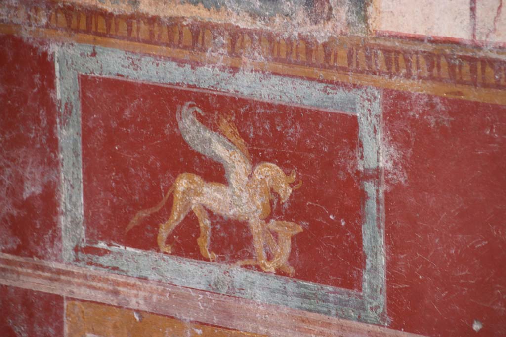 V.6.12 Pompeii. October 2020. Painted griffin with cornucopia in zoccolo/dado at east end of south wall. Photo courtesy of Klaus Heese 
