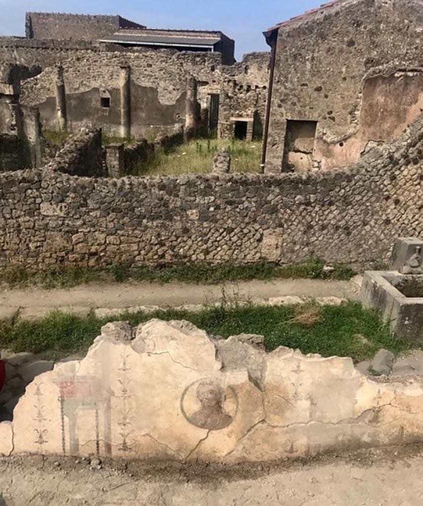 V.6.12 Pompeii. August 2018. 
Newly excavated west wall of the room on the north side of the fauces adjacent to Via del Vesuvio.
Recentemente scavato parete ovest della stanza sul lato nord dei fauces adiacenti a Via del Vesuvio.
Photograph © Parco Archeologico di Pompei.
