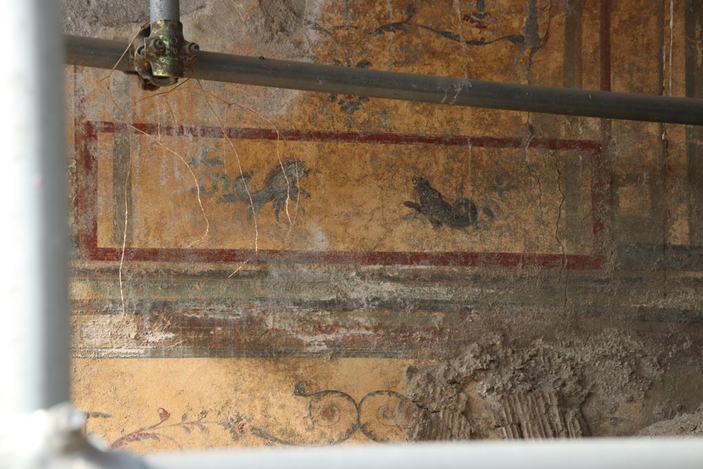 V.6.12 Pompeii, October 2022. Looking towards decoration on upper north wall. Photo courtesy of Klaus Heese. 