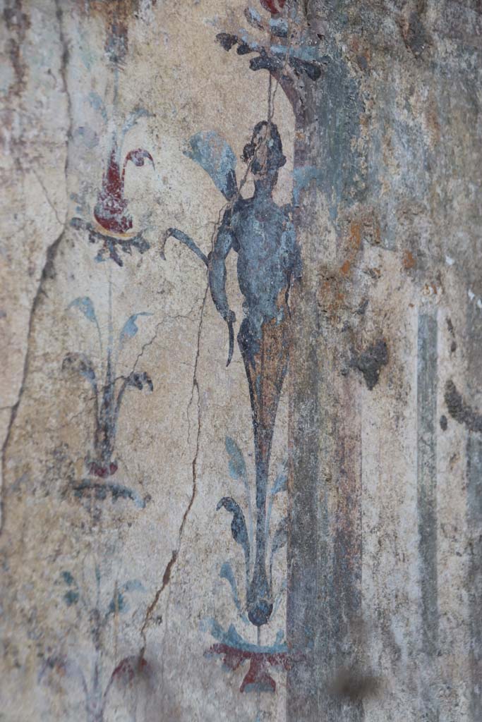 V.6.12 Pompeii, September 2021. 
Detail of painted floral decoration and figure at west end of centre of north wall. 
Photo courtesy of Klaus Heese. 

