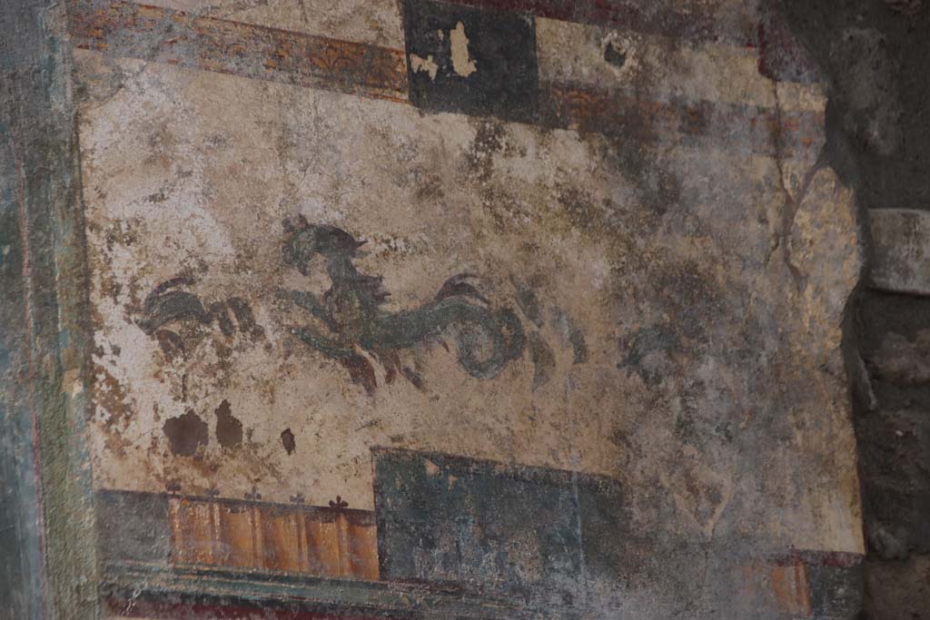 V.6.12 Pompeii. October 2020. North wall of cubiculum, with doorway to atrium, on right. Photo courtesy of Klaus Heese.