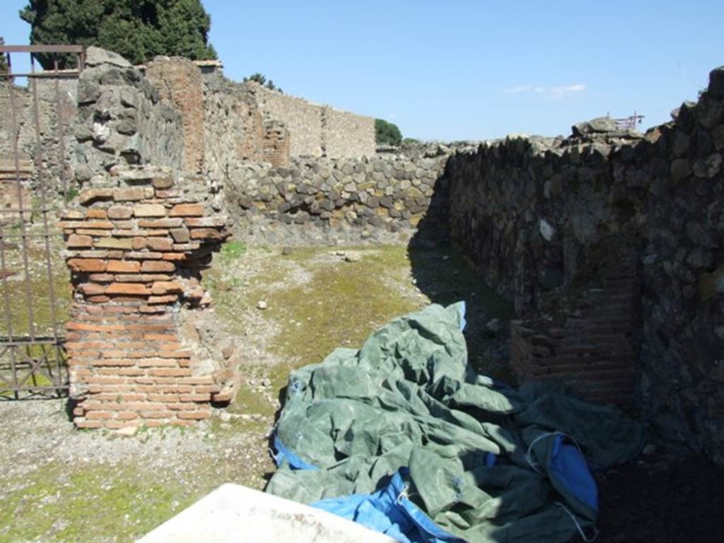 VI.1.4 Pompeii. March 2009. Area on south side.