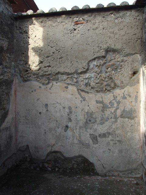 VI.1.10 Pompeii.  December 2007. Doorway to room 2, cubiculum on north side of atrium.