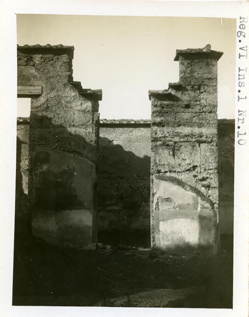 VI.1.10 Pompeii. 1937-39. Doorway to room 3. Photo courtesy of American Academy in Rome, Photographic Archive. Warsher collection no. 1398
