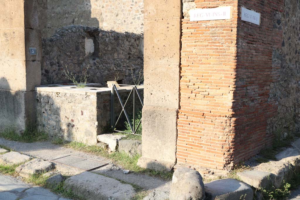 VI.2.1 Pompeii. December 2018. Entrance doorway on Via Consolare. Photo courtesy of Aude Durand.

