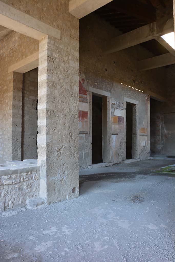 VI.2.4 Pompeii. December 2017. Looking east along north side of atrium.
Foto Annette Haug, ERC Grant 681269 DÉCOR.
