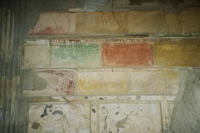 VI.2.4 Pompeii, December 2017. Detail of north wall in tablinum with doorway to oecus at east end.
Foto Annette Haug, ERC Grant 681269 DÉCOR.



