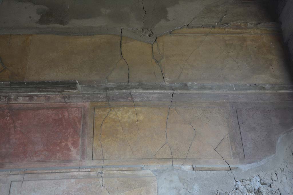 VI.2.4 Pompeii. March 2019. Detail from upper north wall of tablinum towards west end.
Foto Annette Haug, ERC Grant 681269 DÉCOR.

