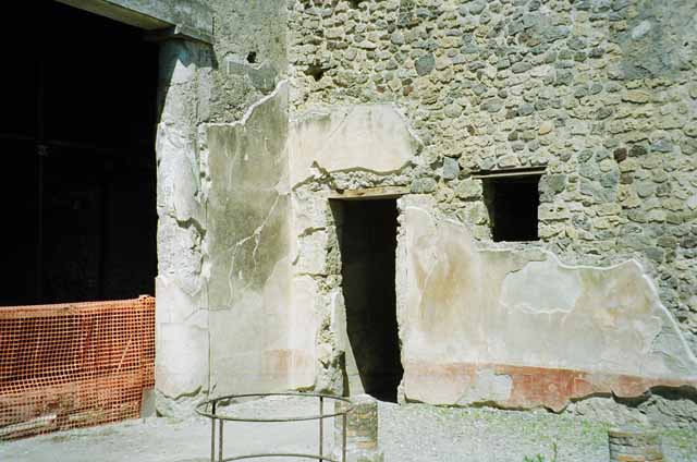 VI.2.4 Pompeii. December 2017. Doorway into triclinium on west side of garden apartment.
Foto Annette Haug, ERC Grant 681269 DÉCOR.
