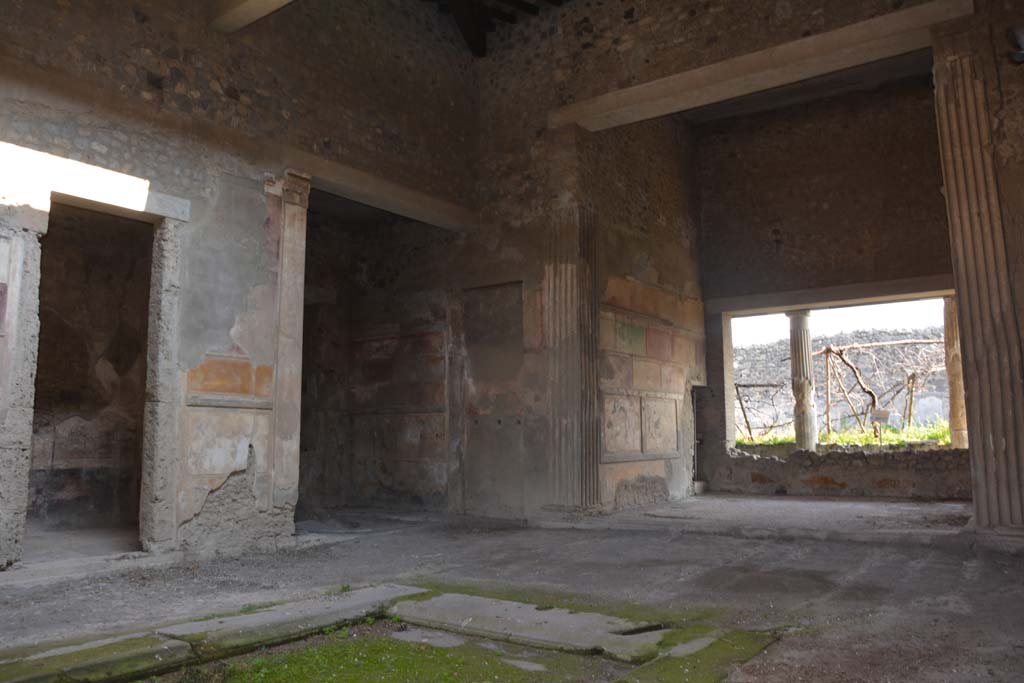 VI.2.4 Pompeii. March 2019. Looking north-east across atrium towards the north ala and tablinum.
Foto Annette Haug, ERC Grant 681269 DÉCOR.
