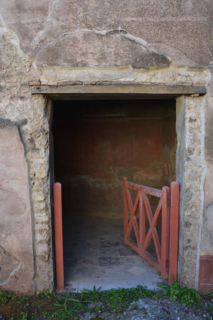 VI.2.4 Pompeii. December 2017. Looking south into doorway to diaeta. 
Foto Annette Haug, ERC Grant 681269 DÉCOR.
