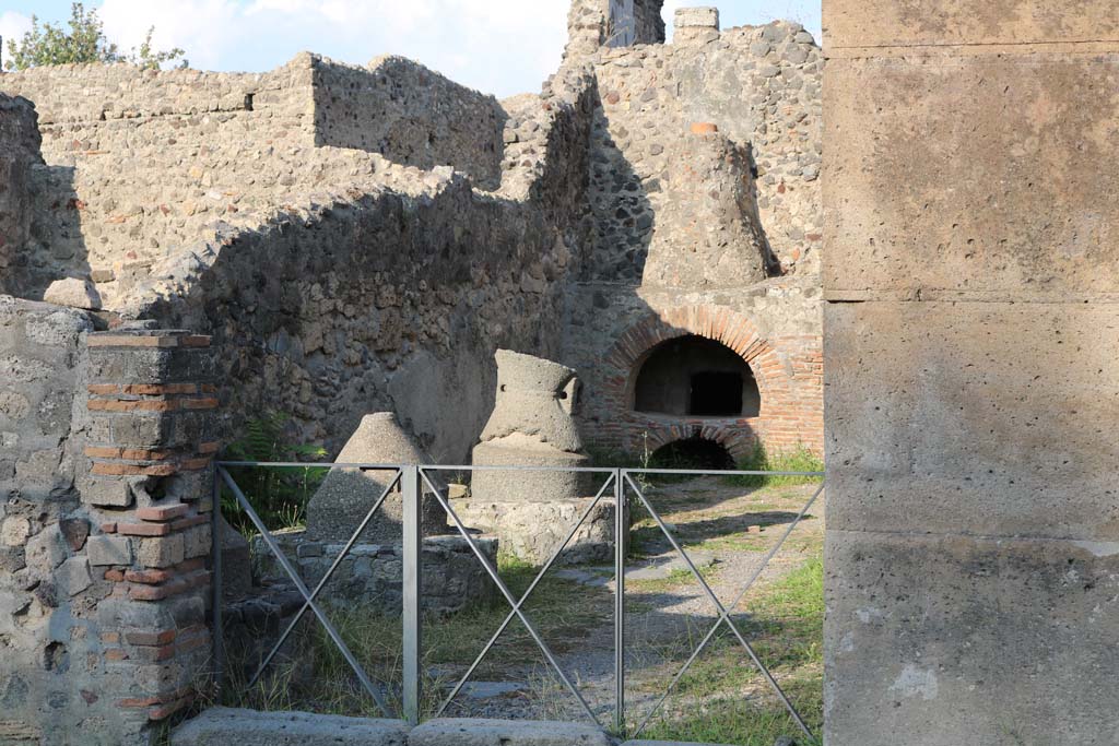 VI.2.6 Pompeii. December 2018. Entrance, looking east. Photo courtesy of Aude Durand.