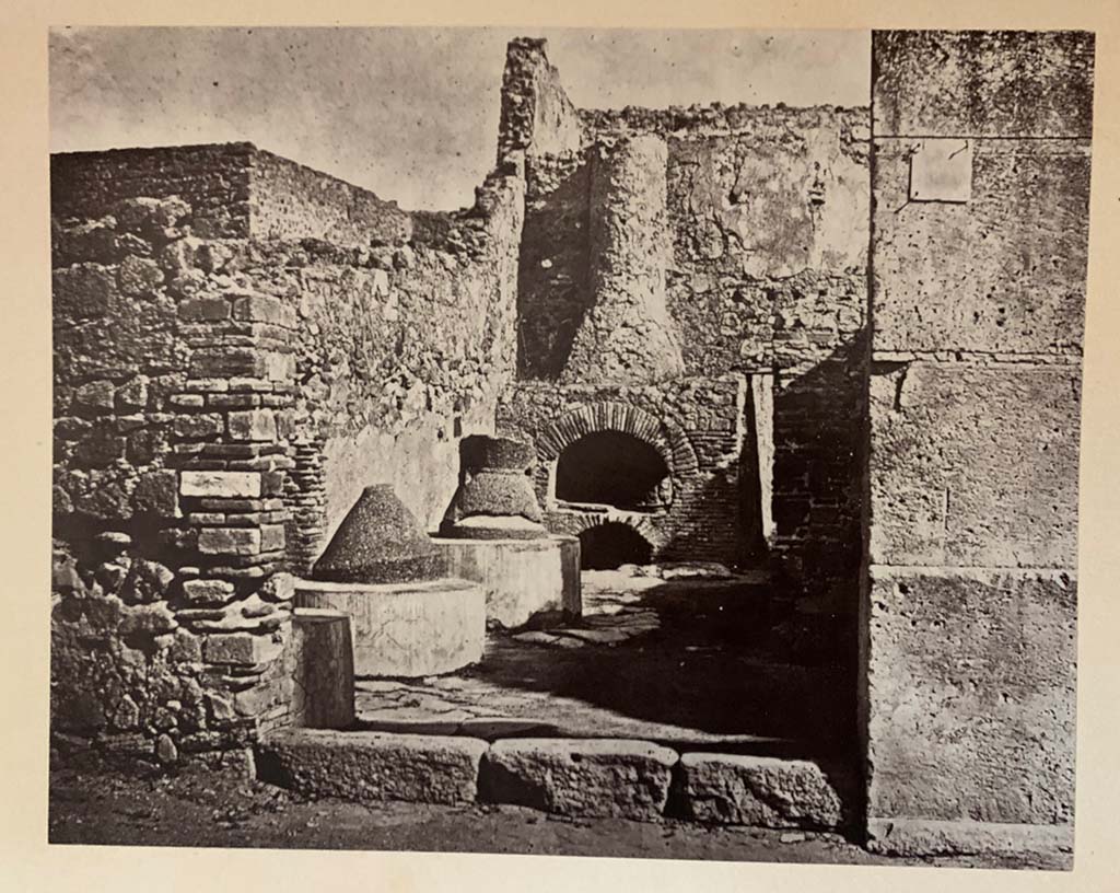 VI.2.6 Pompeii, but numbered as VI.2.5. 1937-1939. Detail of wall on north side of entrance to V.2.6 between it and VI.2.7, on left. Photo courtesy of American Academy in Rome, Photographic Archive.  Warsher collection no. 95.

