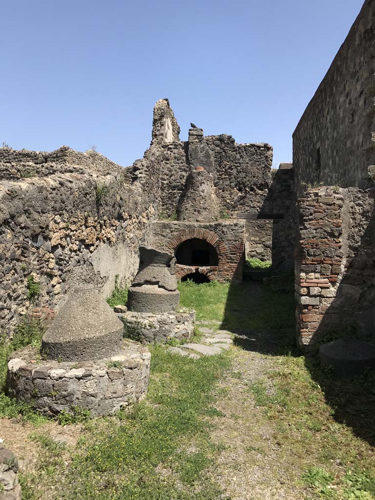 VI.2.6 Pompeii. April 2019. Looking east towards oven, from entrance.
Photo courtesy of Rick Bauer.
