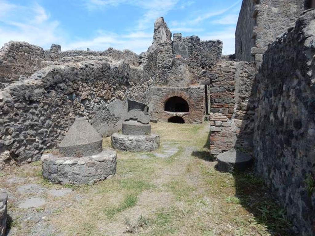 VI.2.6 Pompeii. May 2017. Looking east from entrance. Photo courtesy of Buzz Ferebee.