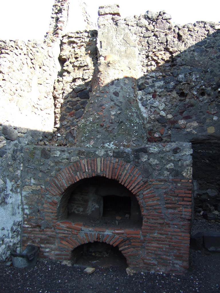 VI.2.6 Pompeii. December 2018. Oven. Photo courtesy of Aude Durand.