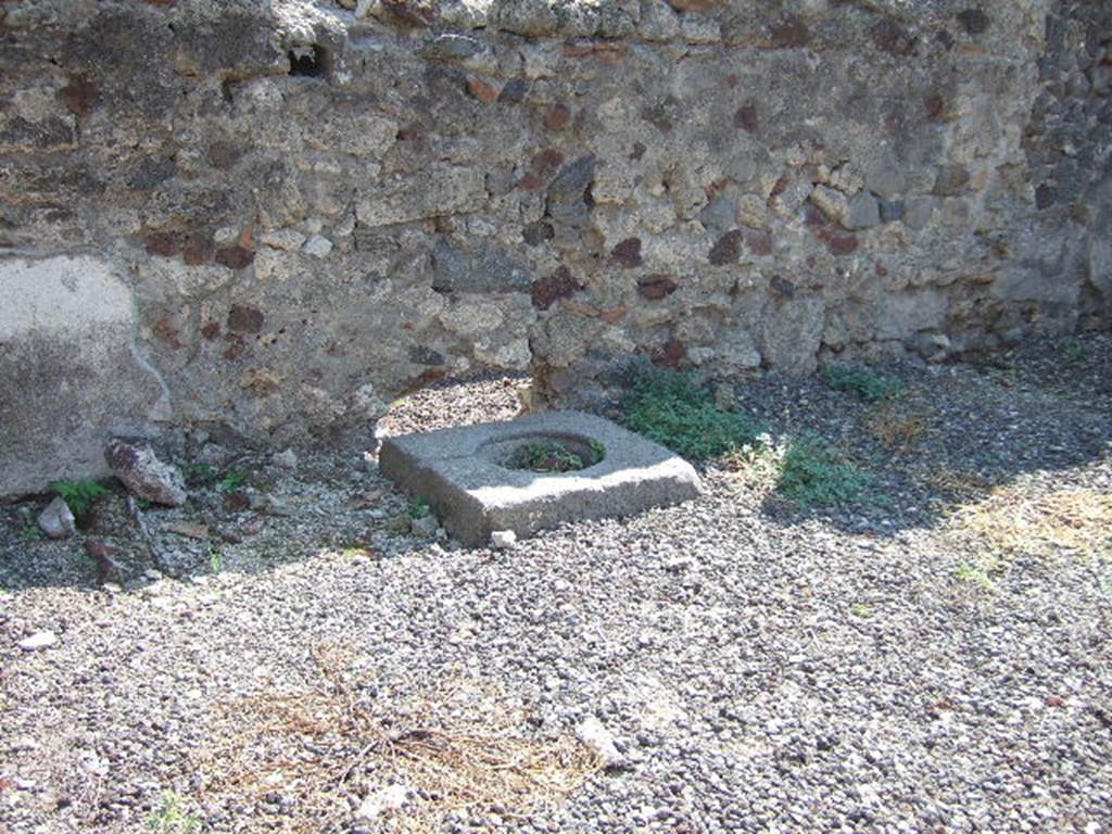 VI.2.12 Pompeii. September 2005. Room 8, south wall with cistern-mouth.