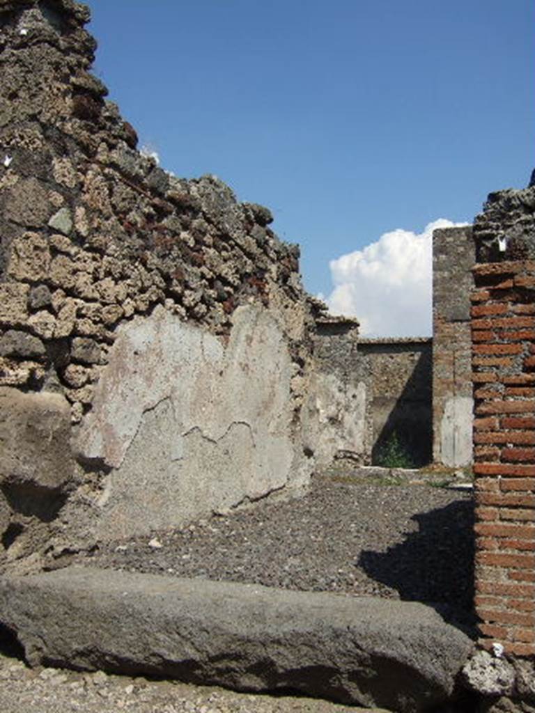 VI.2.13 Pompeii. September 2005. Entrance doorway.