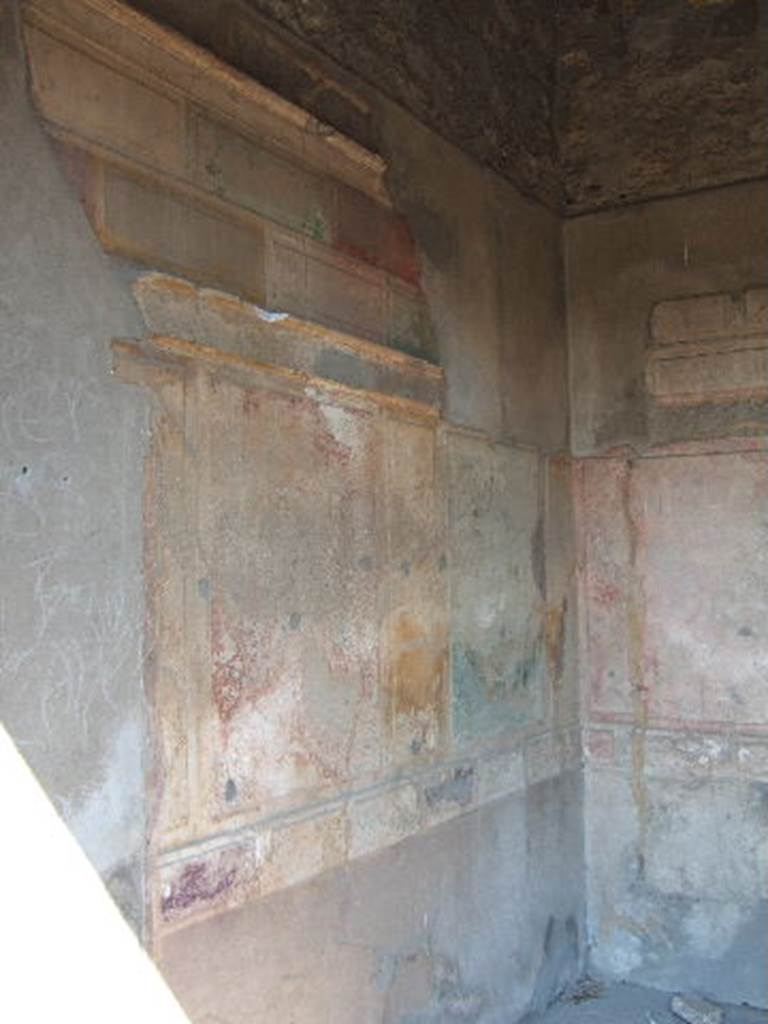 VI.2.13 Pompeii. September 2005. North wall of tablinum.  