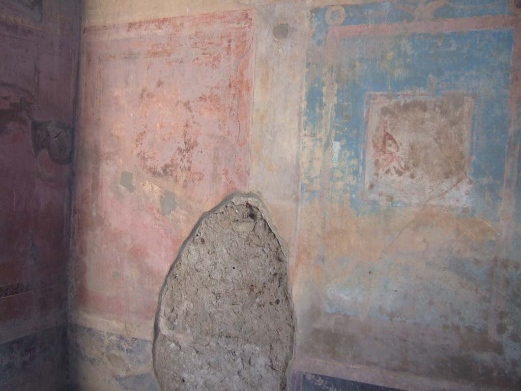VI.2.14 Pompeii. September 2005. Lower north wall of triclinium. 