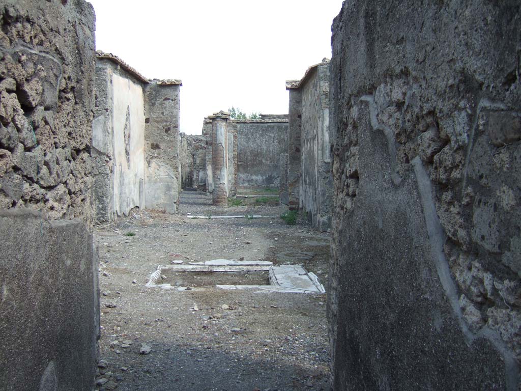 VI.2.16 Pompeii. September 2005. Looking east from entrance fauces across atrium and impluvium.  