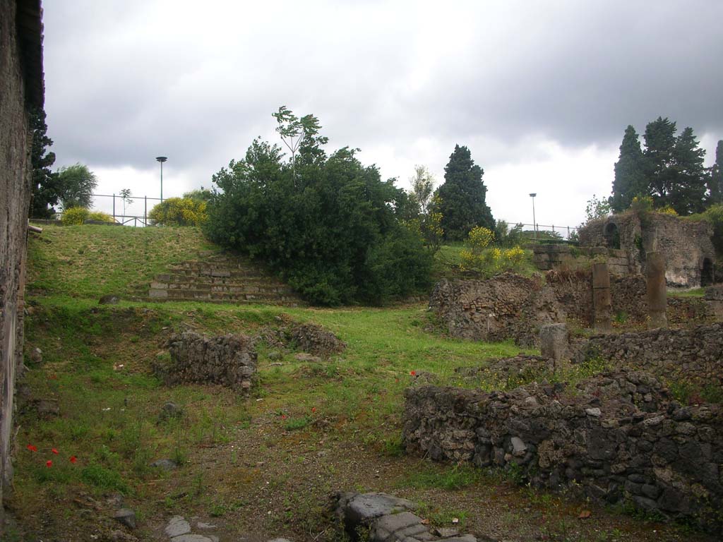 VI.2.18 Pompeii, on right. May 2010. Looking towards entrance doorway, on south side of city wall. Photo courtesy of Ivo van der Graaff.