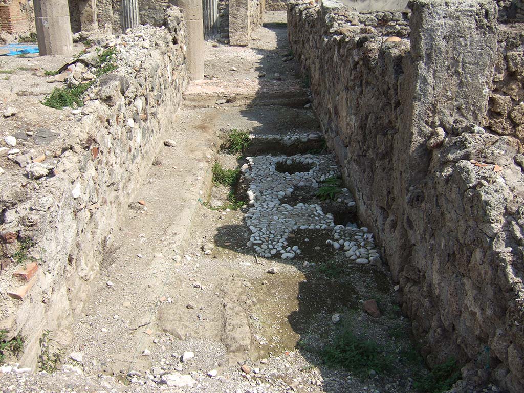 VI.2.18 Pompeii. September 2005. Looking east along prothyron near south wall, showing floor of lower level.