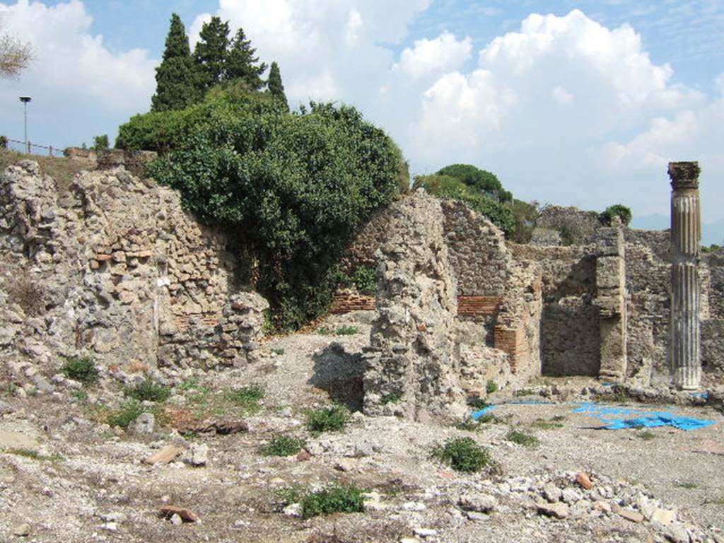 VI.2.18 Pompeii. September 2005. Remains of rooms on north side of garden area.