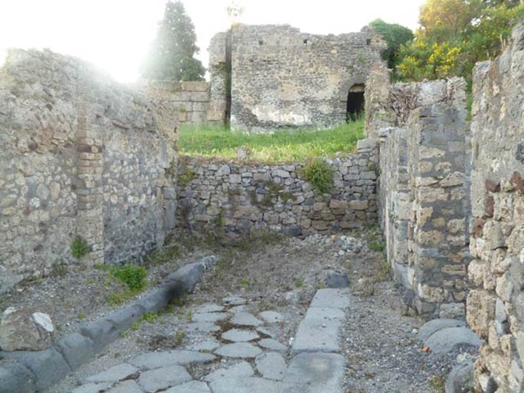 VI.2.19 Pompeii, on the left. May 2011. Looking north to end of Vicolo di Modesto and Tower XII.   VI.5.2 on right.