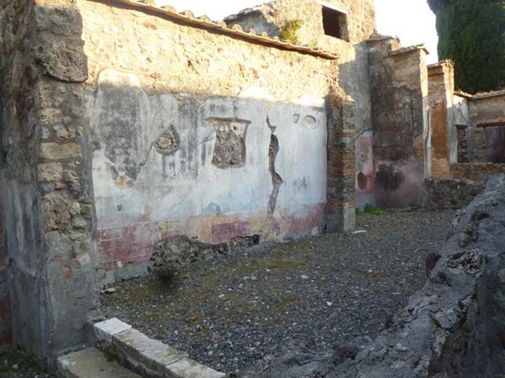 VI.2.22 Pompeii. October 2017. Looking south along steps from tablinum down to atrium.
Foto Taylor Lauritsen, ERC Grant 681269 DÉCOR.
