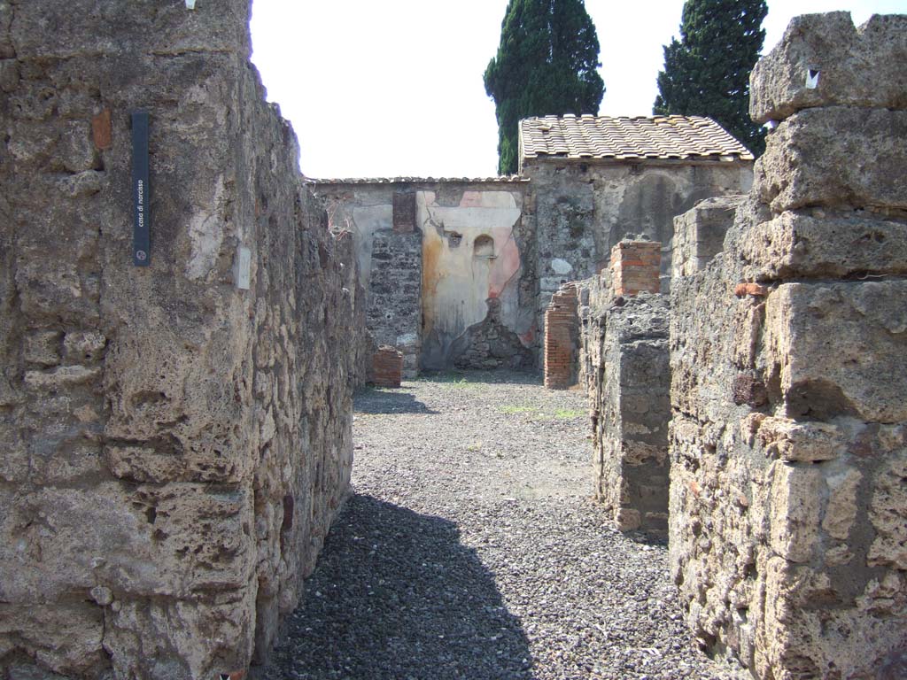 VI.2.24 Pompeii. September 2005. 
Looking west from entrance along entrance corridor, on the right (north side) a doorway into VI.2.23 can be seen.
