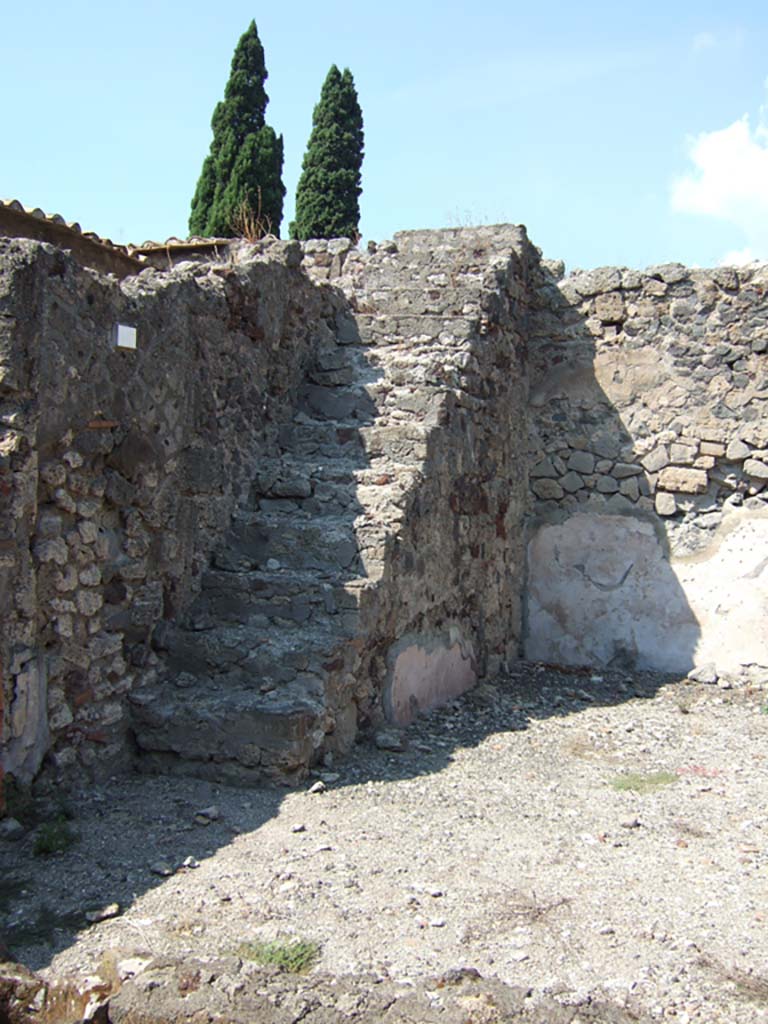 VI.2.26 Pompeii. May 2011. Looking north in yard. On the right can be seen the two doorways, the furthest away belonging to the cubiculum on the east side of the yard. The nearest doorway on the right would lead into the corridor leading to the front of the house, and the workshop.  
