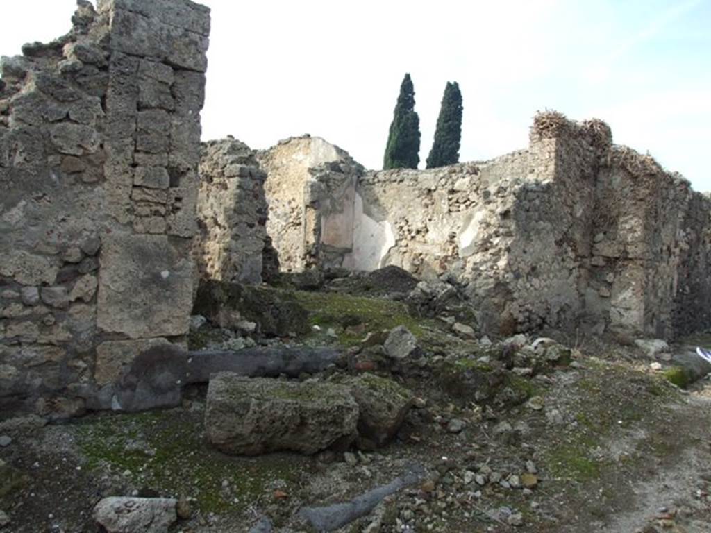 VI.2.28 Pompeii. December 2007. Entrance doorway, looking north-west from vicolo, towards site of stairs to upper floor and triclinium.
