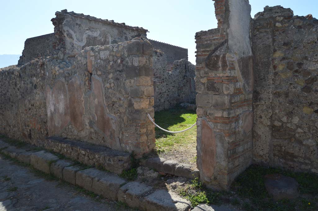VI.2.29 Pompeii. October 2017. Looking west towards entrance doorway.
Foto Taylor Lauritsen, ERC Grant 681269 DÉCOR.
